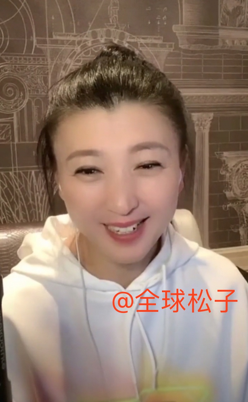 闫学晶直播又哭穷又炫富？被官媒点名锤死，账号都废了！